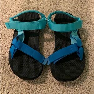 Dark to light blue ombré teva sandals